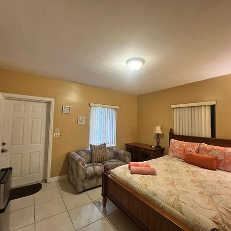 Royal Poinciana Inn Miami Springs Esterno foto